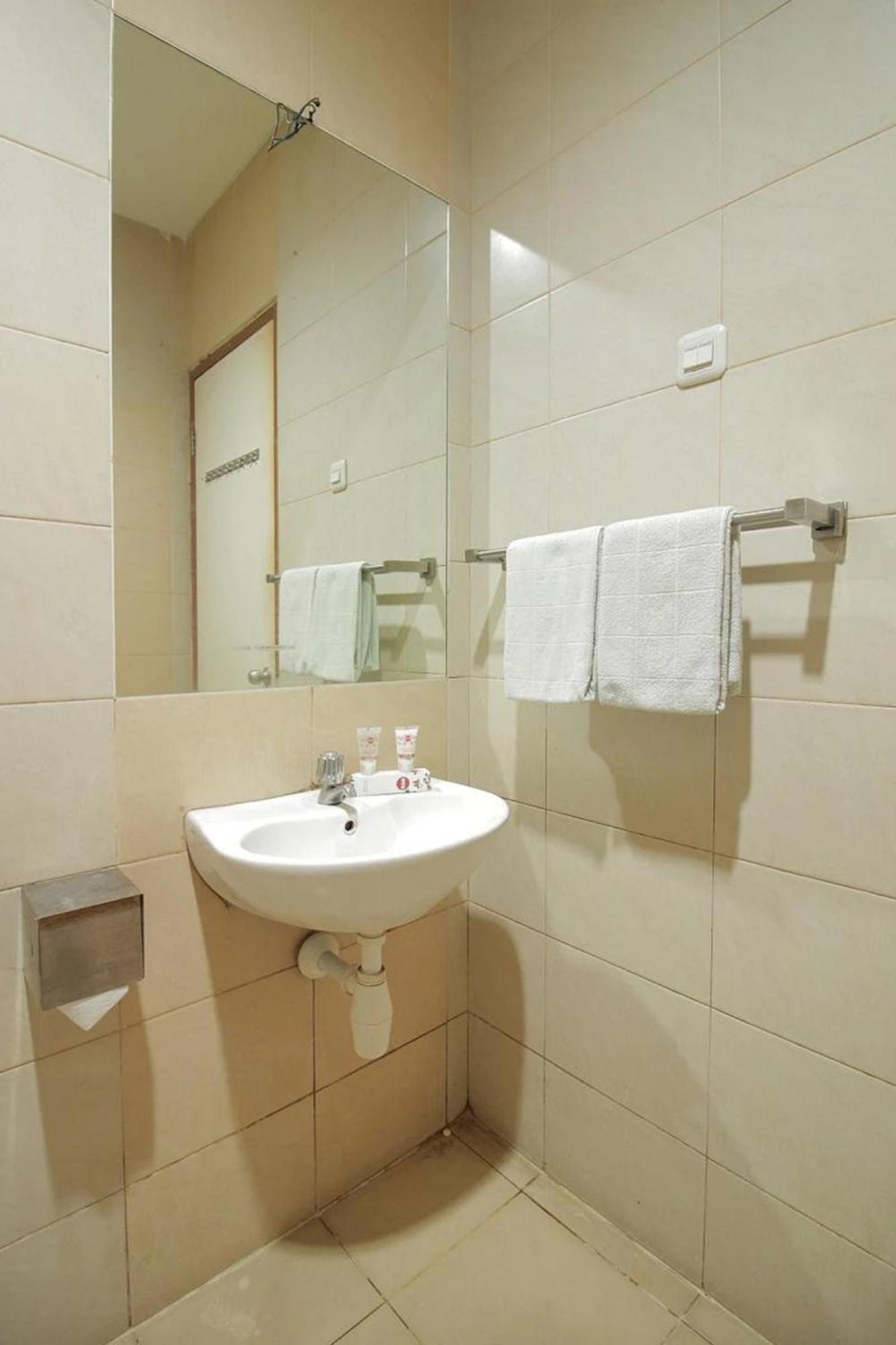 Capital O Galaxy Inn Бандунг Екстериор снимка