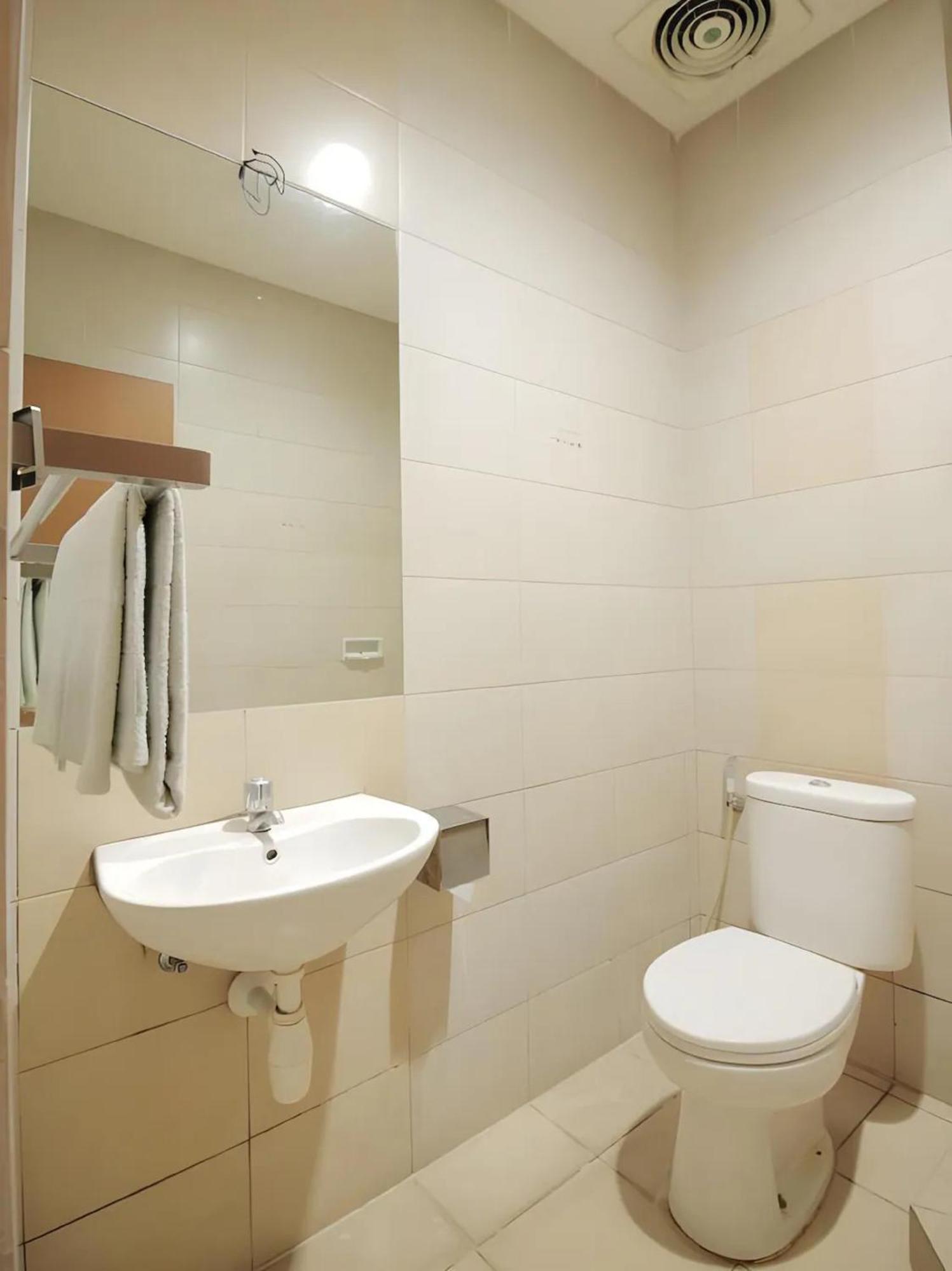 Capital O Galaxy Inn Бандунг Екстериор снимка